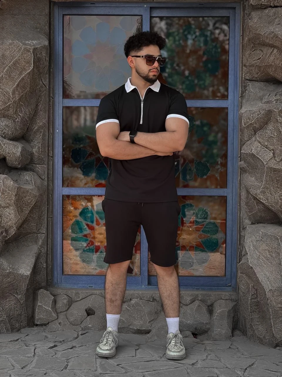 Article **name Contrast colar Zipper Short Suit