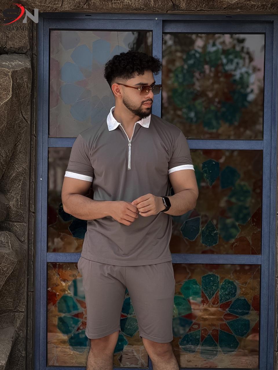 Article **name Contrast colar Zipper Short Suit
